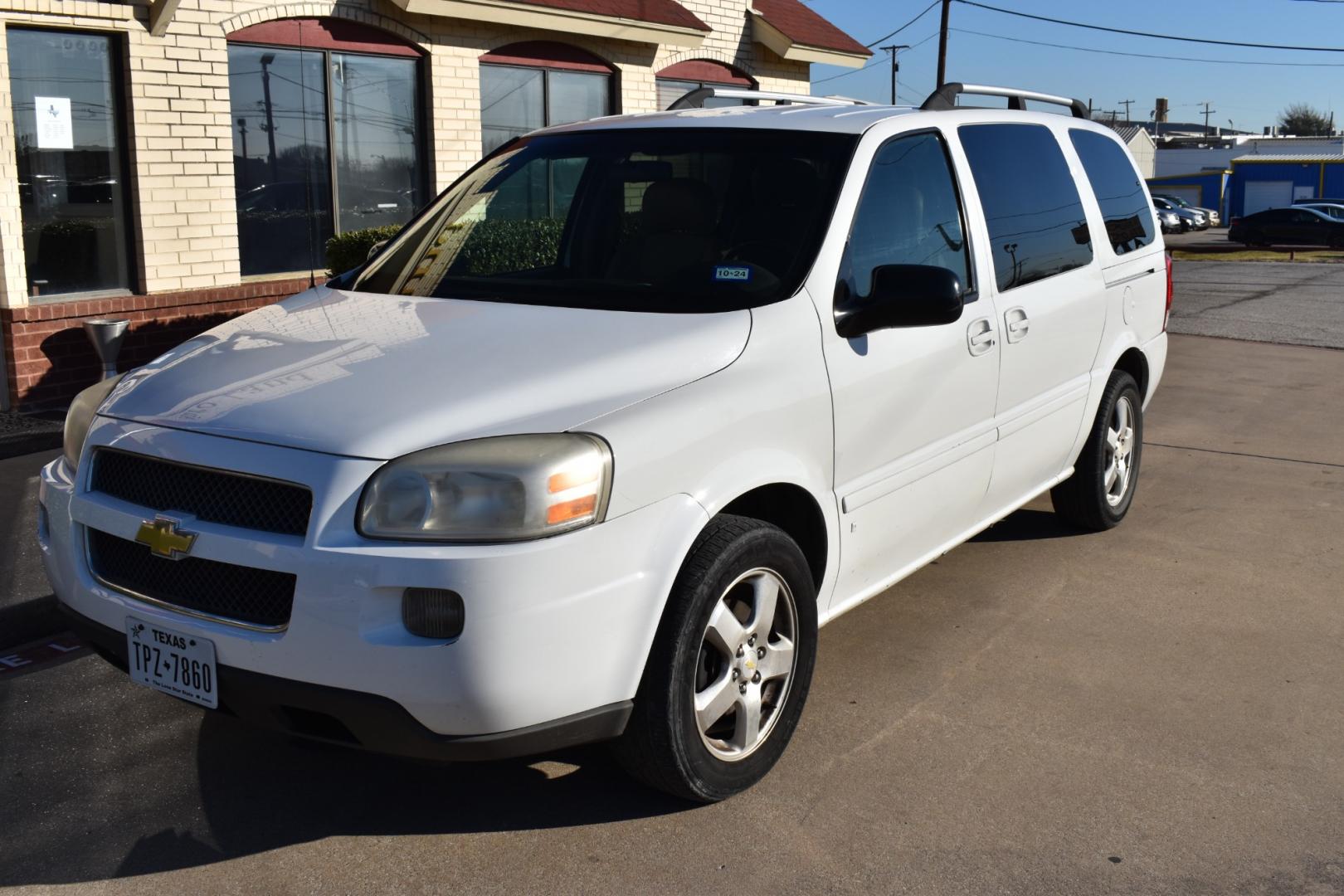 2007 White /Gray Chevrolet Uplander LT Ext. 1LT (1GNDV33157D) with an 3.9L V6 DOHC 24V engine, 4-Speed Automatic Overdrive transmission, located at 5925 E. BELKNAP ST., HALTOM CITY, TX, 76117, (817) 834-4222, 32.803799, -97.259003 - Deciding to buy a 2007 Chevrolet Uplander LT Ext. 1LT depends on your specific needs and preferences, as well as the condition of the vehicle and your budget. Here are some reasons why you might consider purchasing it: Spacious Interior: The Uplander LT Ext. 1LT is known for its spacious interior, - Photo#1